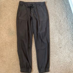 athleta dark green ish grey farallon jogger size 4